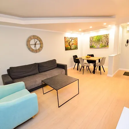 Twin I - One Bedroom - 4 Guests - Cismigiu Gardens