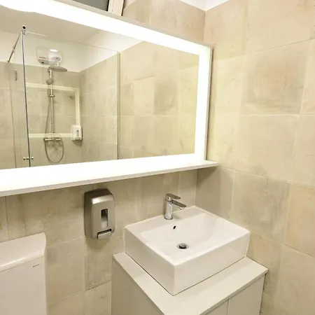 Twin I - One Bedroom - 4 Guests - Cismigiu Gardens